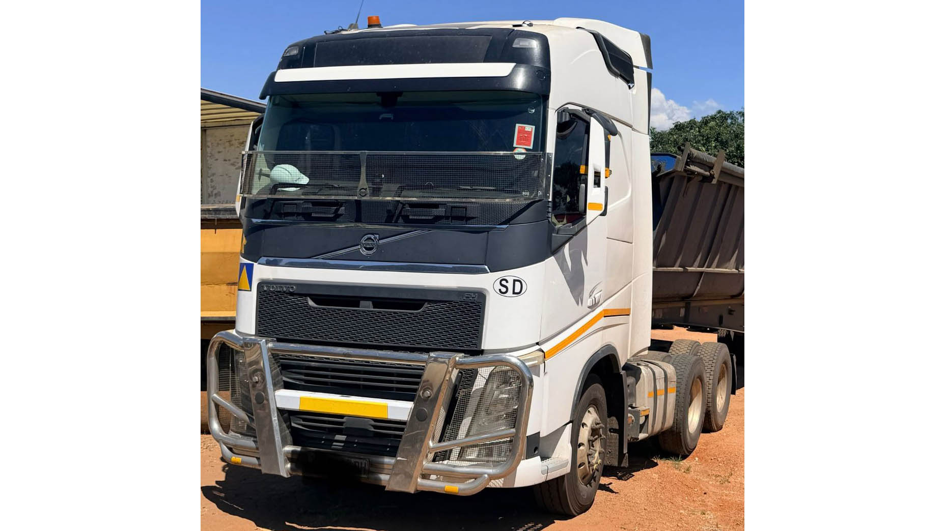 A 2017 Volvo FH 520 Truck Horse which has a milieage of 805 207km will be sold to the highest bidder.